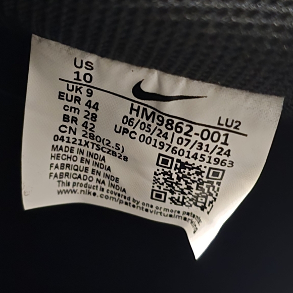 Nike Men's Black and White Sneakers - Picture 14 of 16